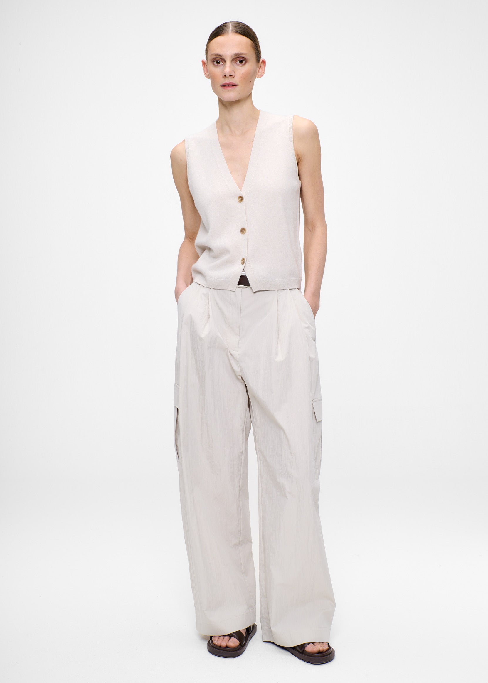 CASHMERE BLEND SLEEVELESS VEST