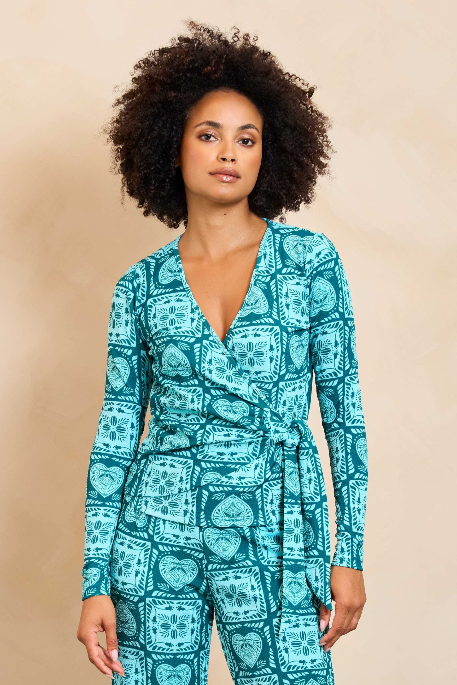 Top Aven | Teal Hearts