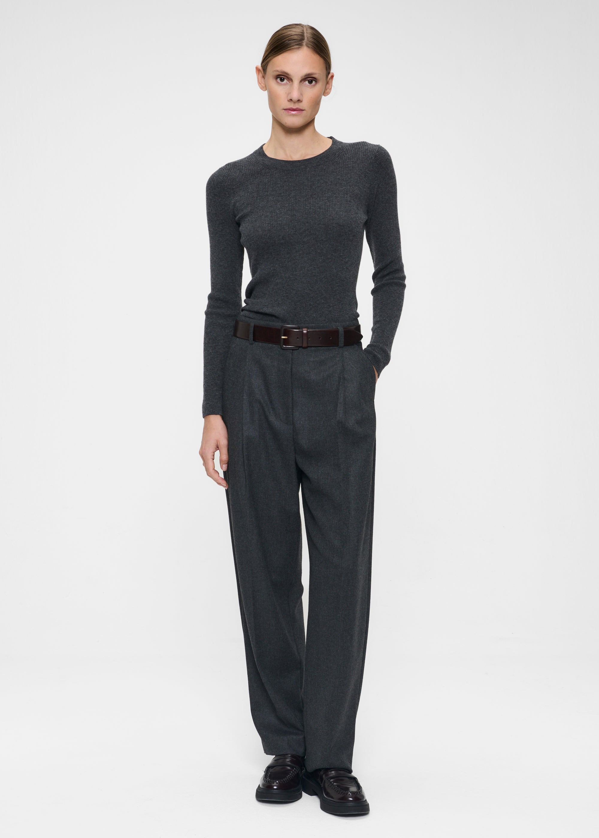 WOOL BLEND RIB ROUND NECK