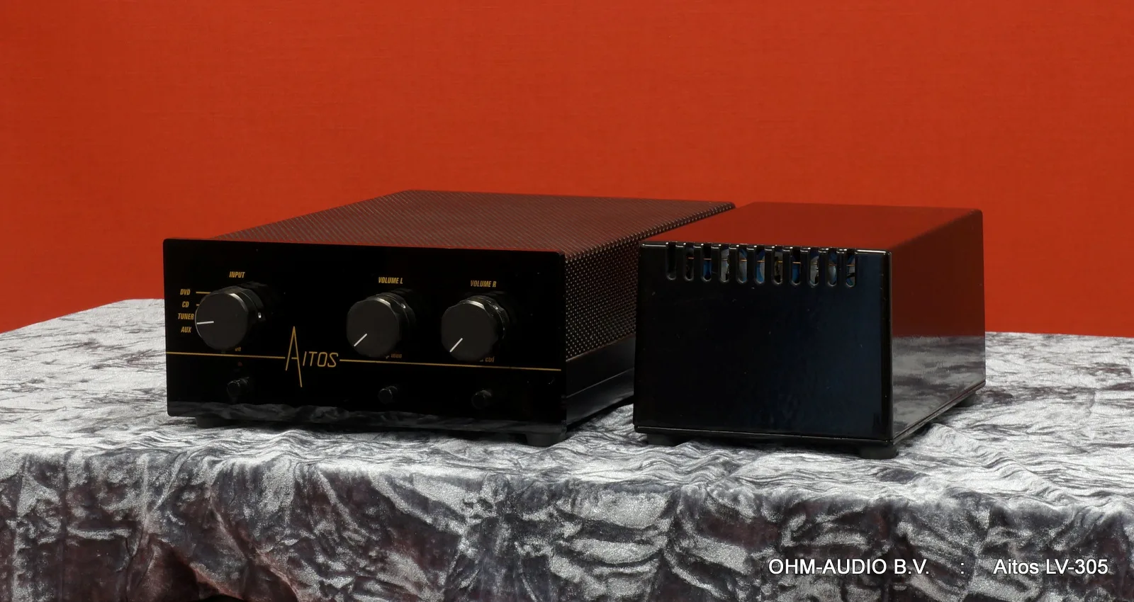Aitos LV-305, Exclusieve High End Buizen Voorversterker met Externe Voeding : GERESERVEERD - Ohm Audio