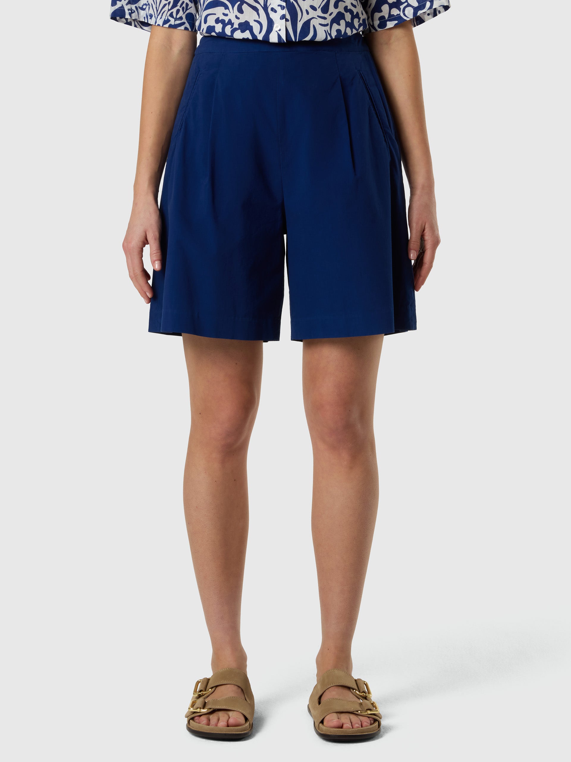 Pleated wide-leg shorts