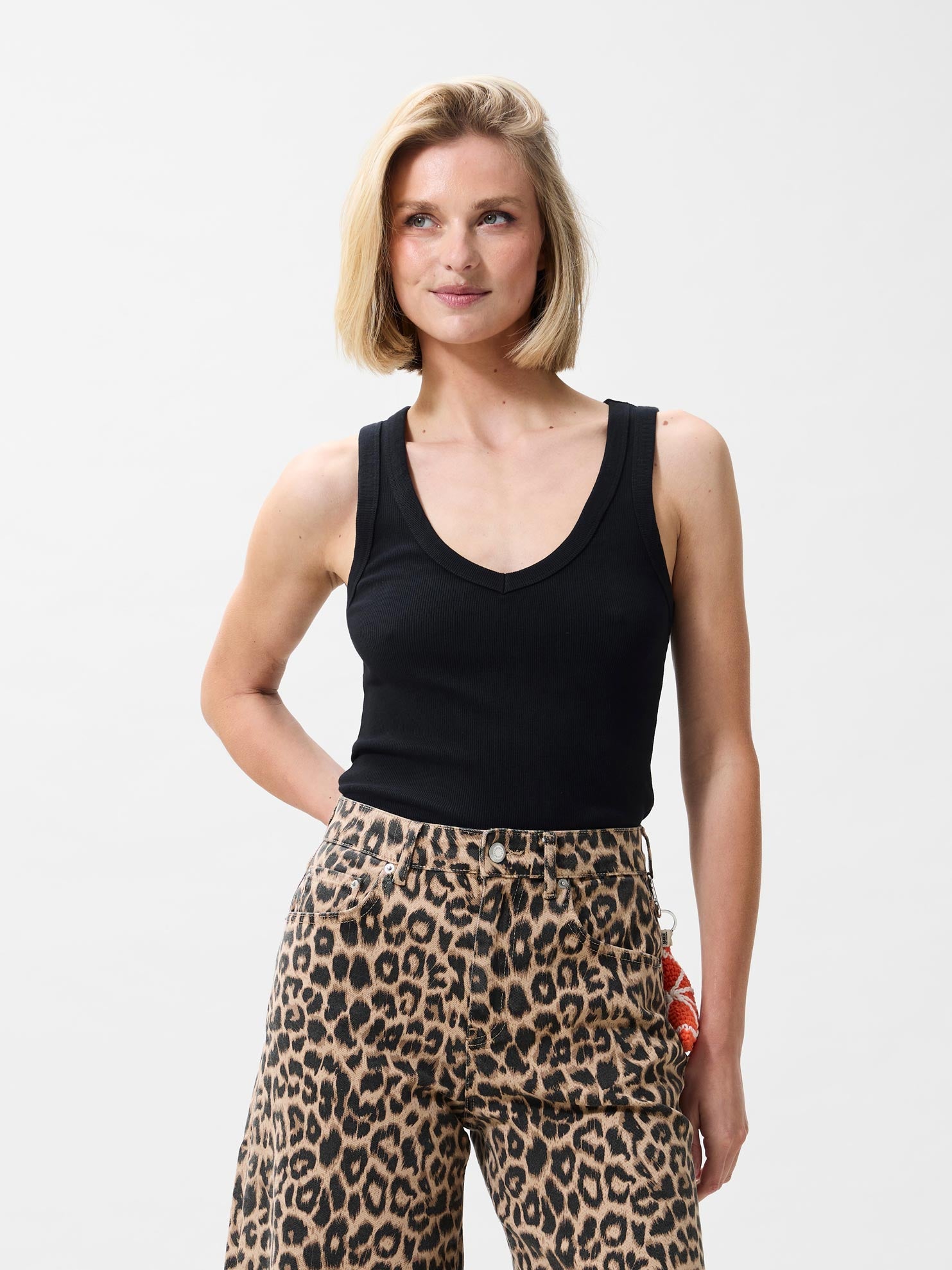Vneck rib singlet | Black