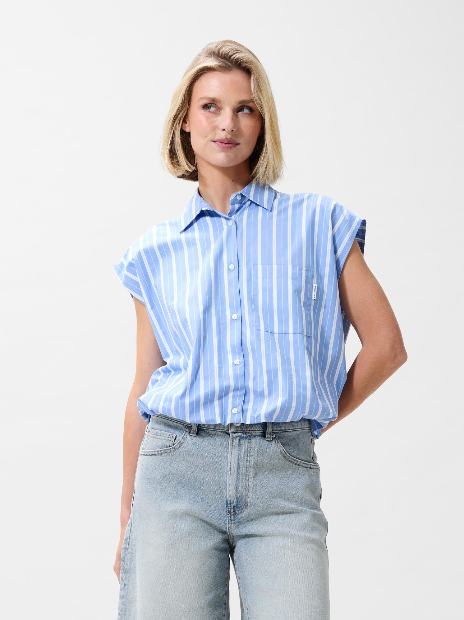 Sleeveless tuck in blouse | Brunnera Blue