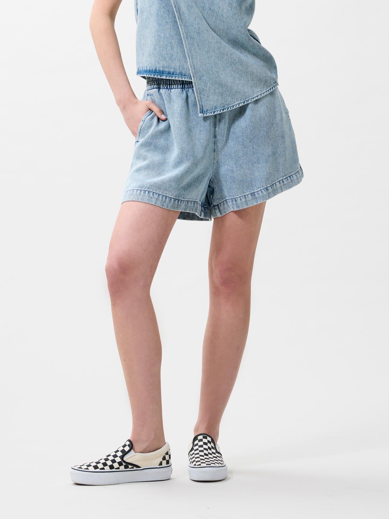 Pull on denim shorts | Light Blue