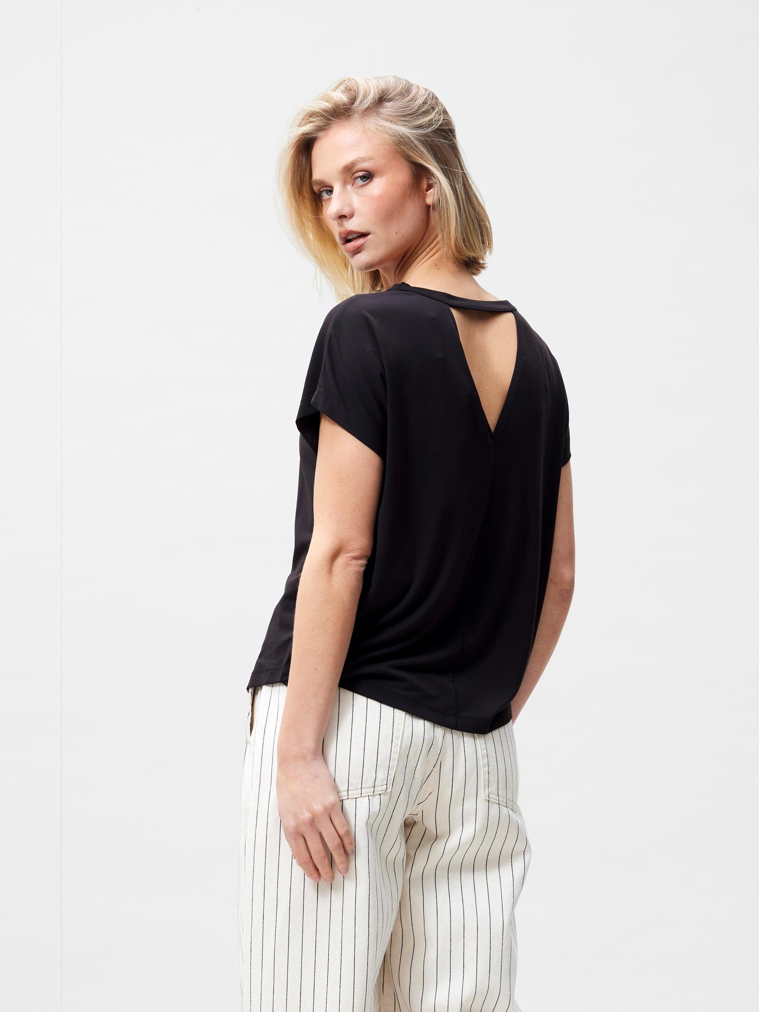 Tshirt met open rug | Black