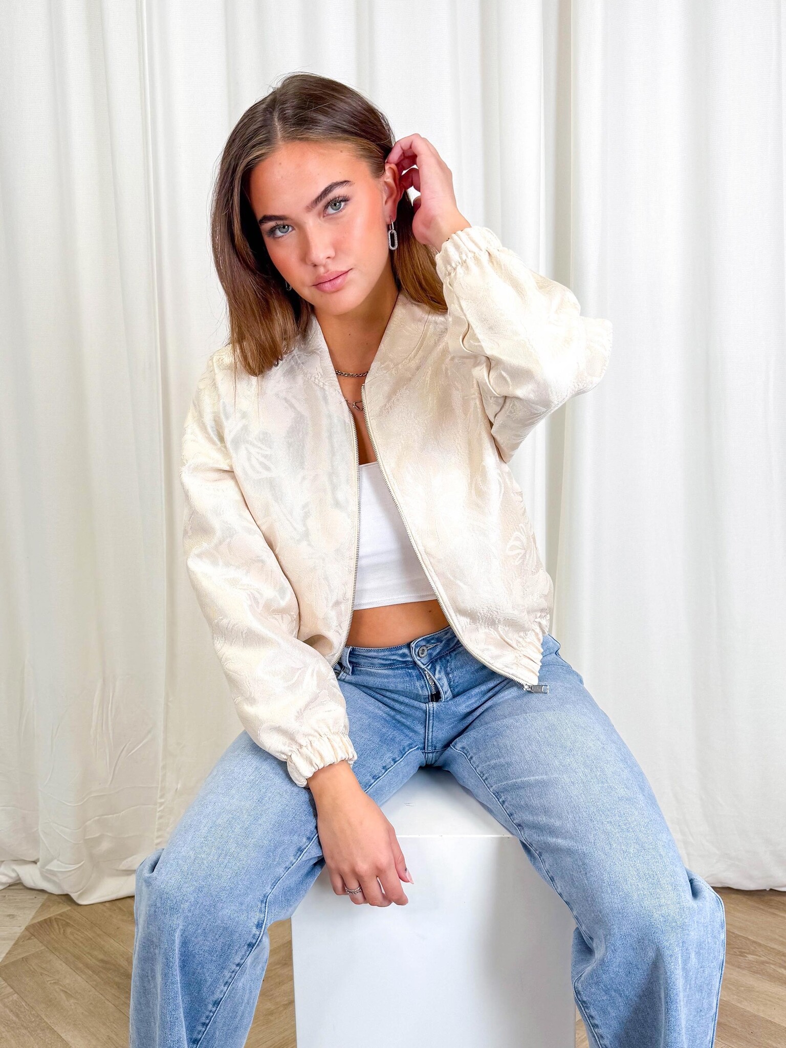 Elise Store Flower Bomber Jas - Crème
