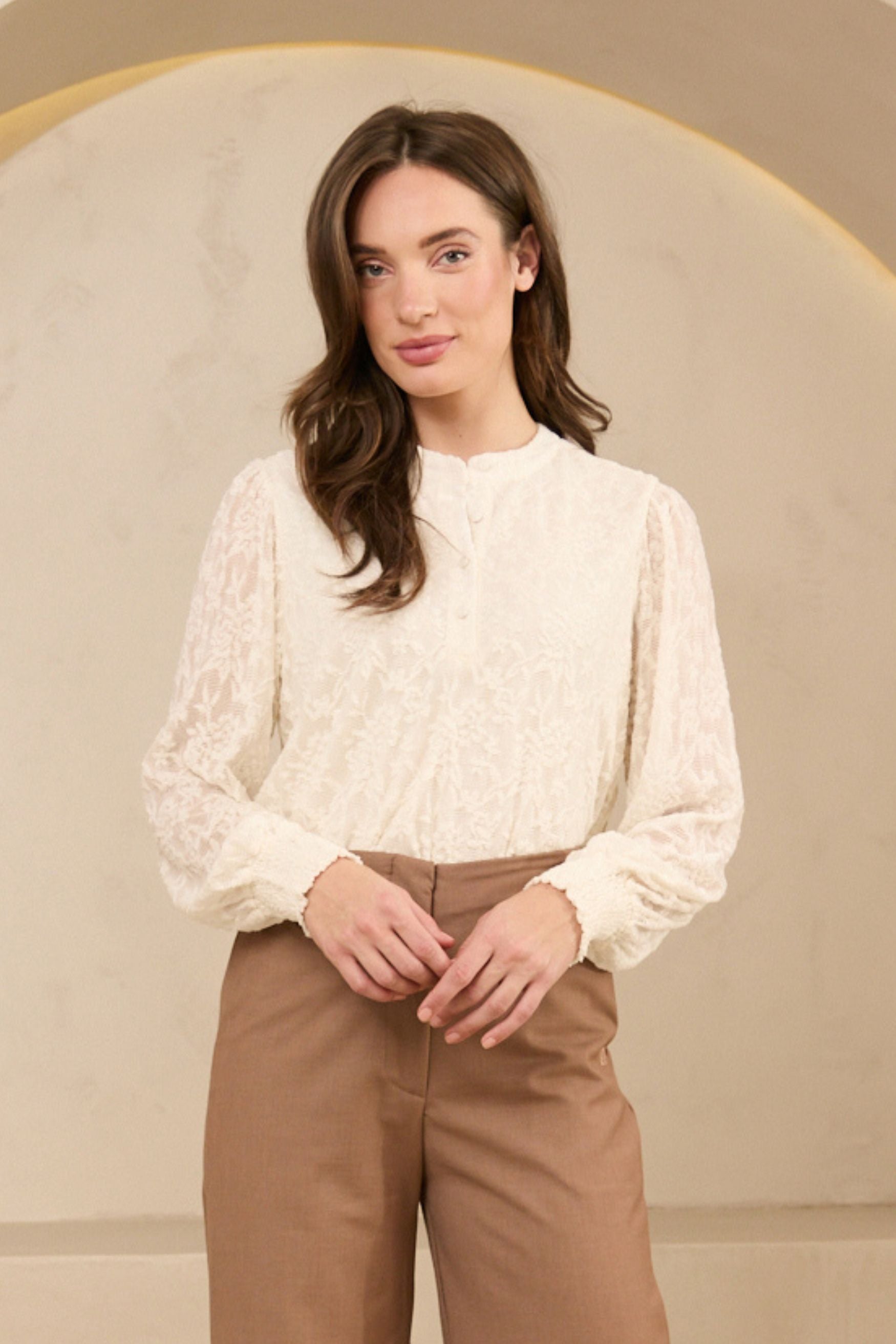 Top Hind | White